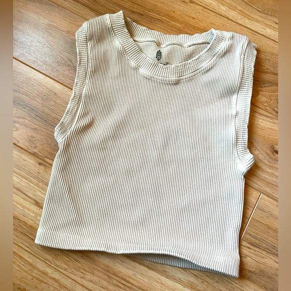 NWOT Free People Happiness Runs Muscle Tank - Picture 4 of 9